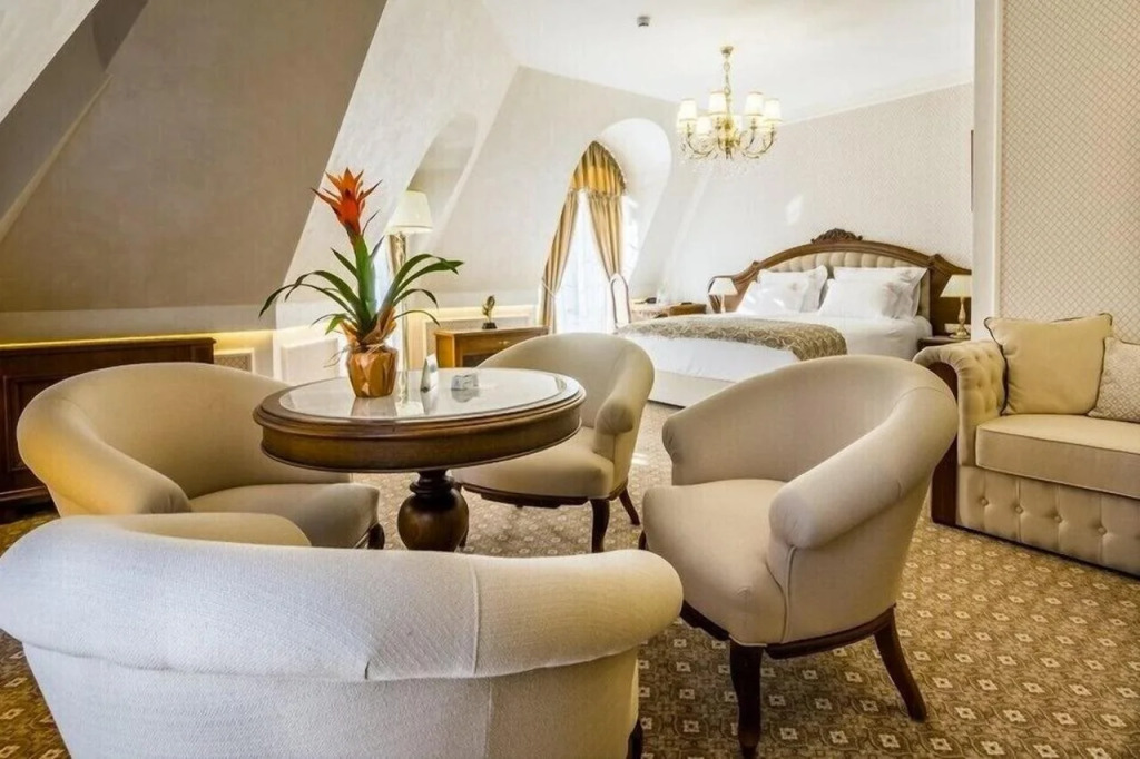 Residence City Garden - Certificate of Excellence Top 10 BEST Five-Stars City Hotels for 2024 awarded by HTIF