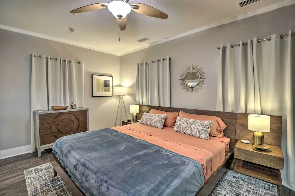 4 Mi to Dtwn: Dallas Gem w/ Furnished Patio