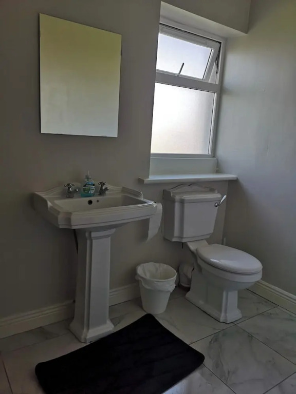 3 bed House With 2 Living Areas and 2 Bathrooms