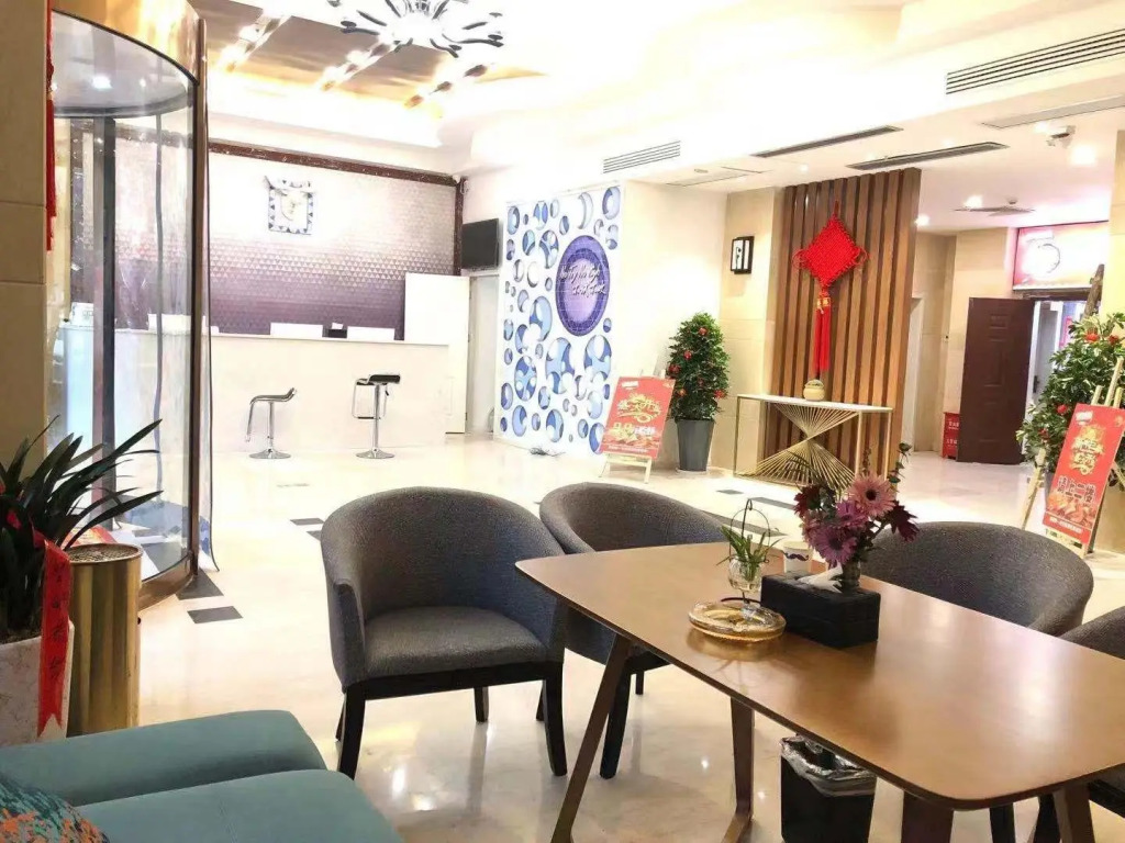 Pai Hotel Lichuan Outai Shopping Mall