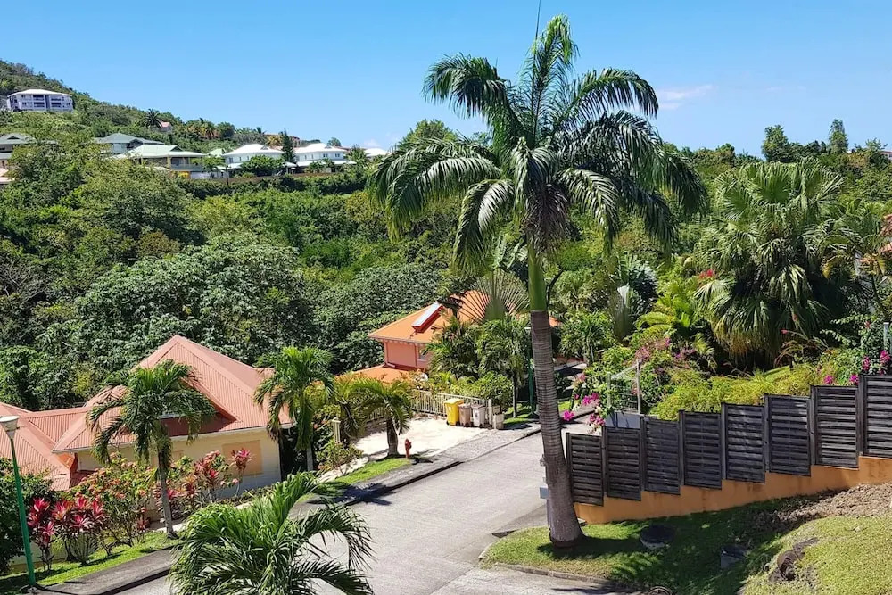 Apartment with 3 Bedrooms in Les Trois-Îlets, with Shared Pool, Furnished Terrace And Wifi - 1 Km From the Beach
