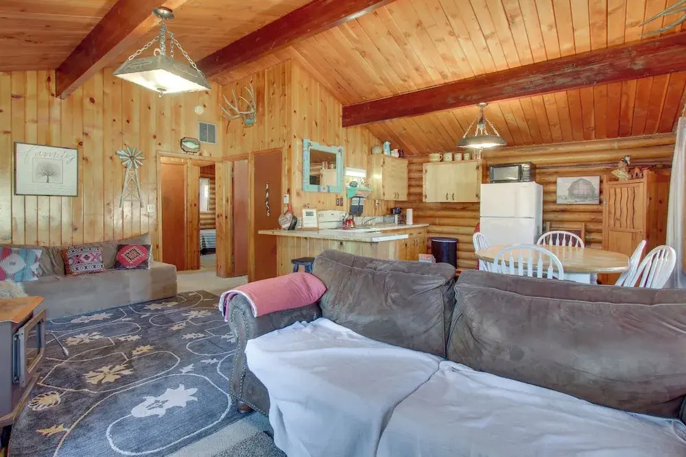 Walk to Lava Hot Springs Pools From Cozy Cabin!
