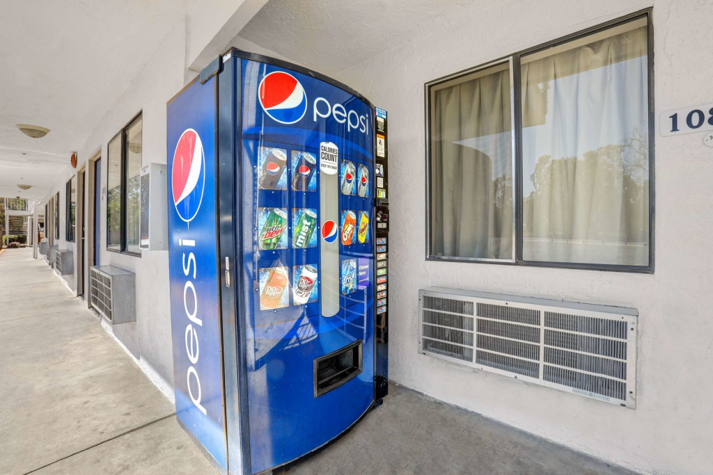 Motel 6-Fresno, CA - Belmont Ave