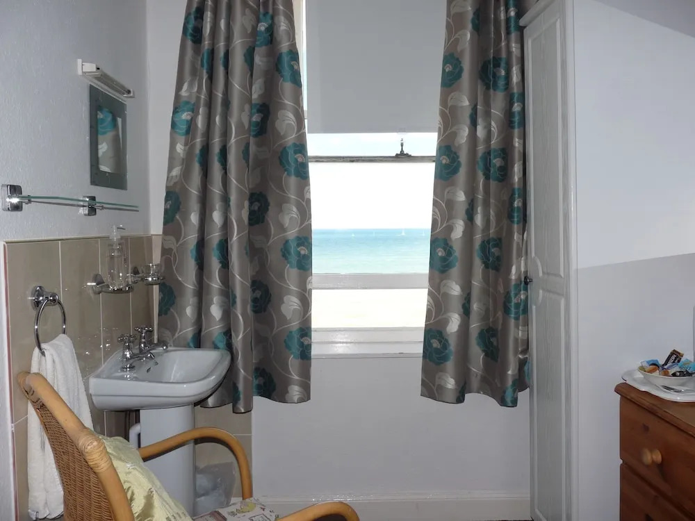 Whitecliff Guest House
