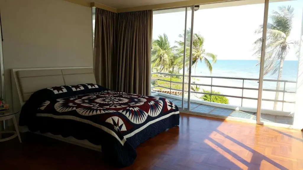 Private Beach Front 5 Bedrooms House