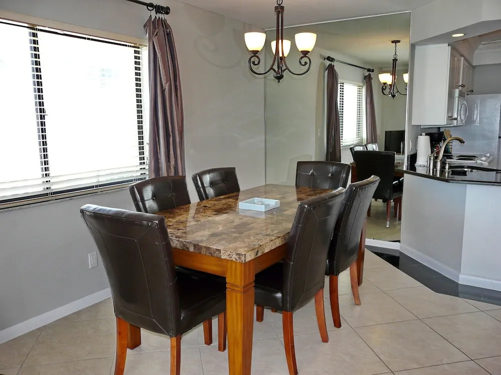 Inviting Beachfront Condo With Pool, spa and Views