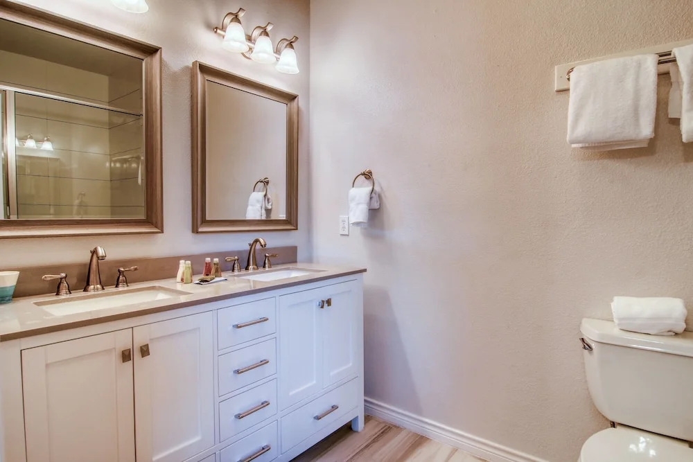Heaven on Eleven MC8 3 Bedrooms 2.5 Bathrooms Condo