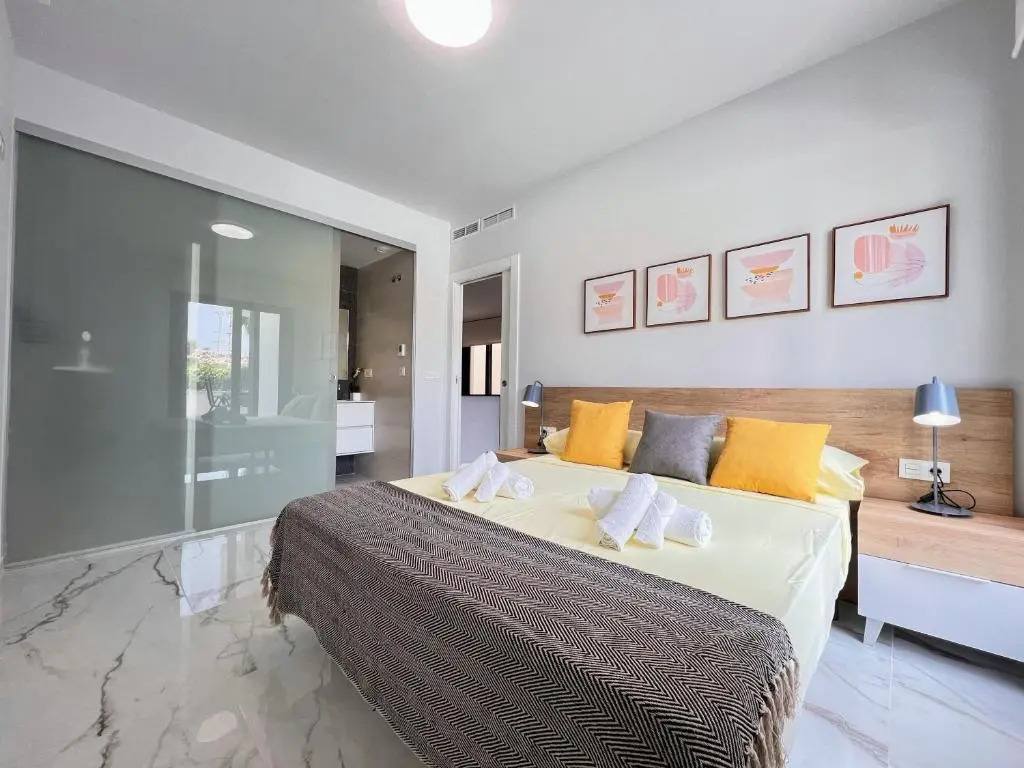 Modern Two Bedroom Ground Floor Apartment Duly7