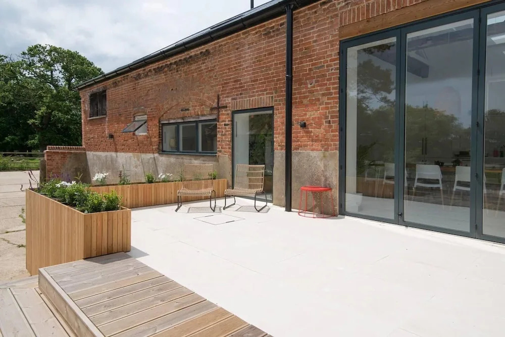 Simple Coastal Luxury near Southwold sleeps 10