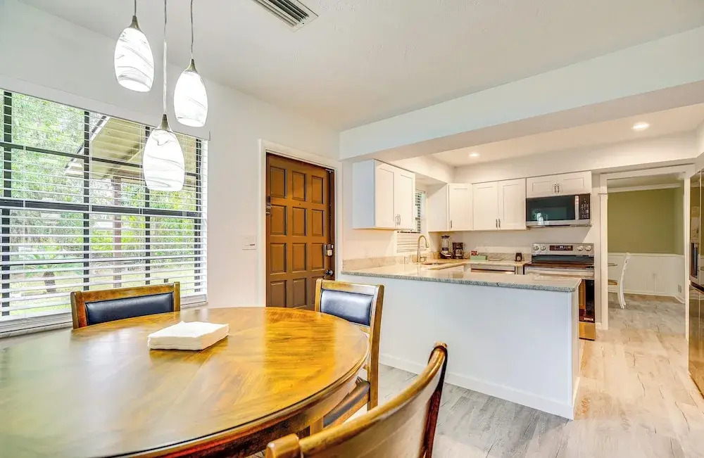 8 Mi to World Equestrian Center: Walkable Getaway