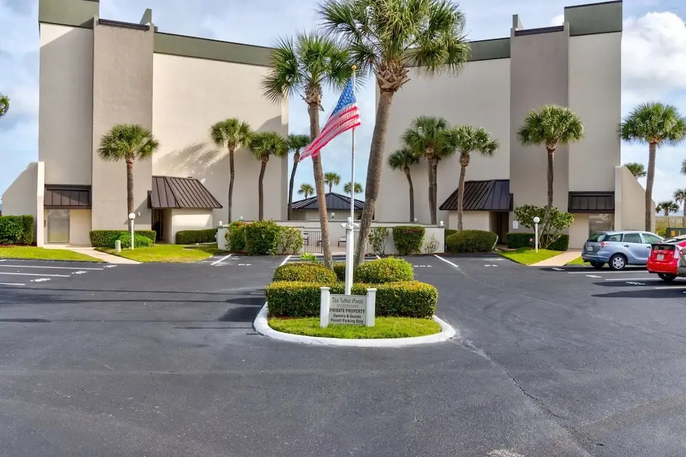 Sunny Ormond Beach SOB Condo, Pool, No Drive Beach