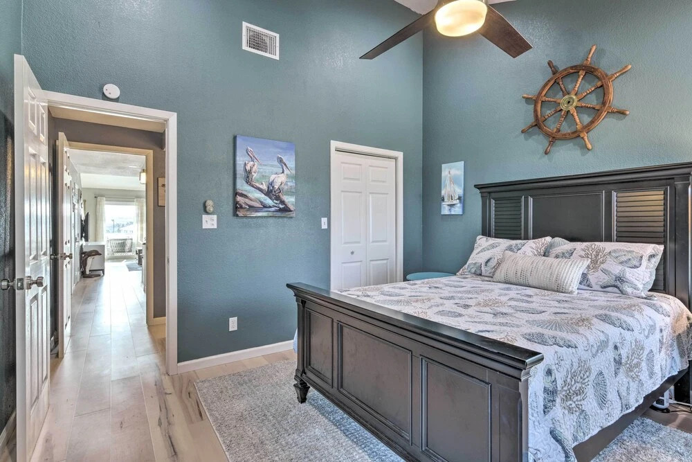 Beachy Rockport Condo w/ Pool & Fishing Pier!
