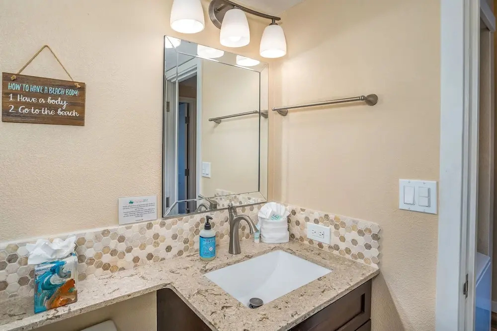 Kamaole Sands 3-406 - Modern Kitchen, Large Lanai, Enclosed Private MB, Split AC