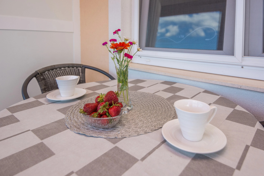 Beachfront Apartment Mira 1