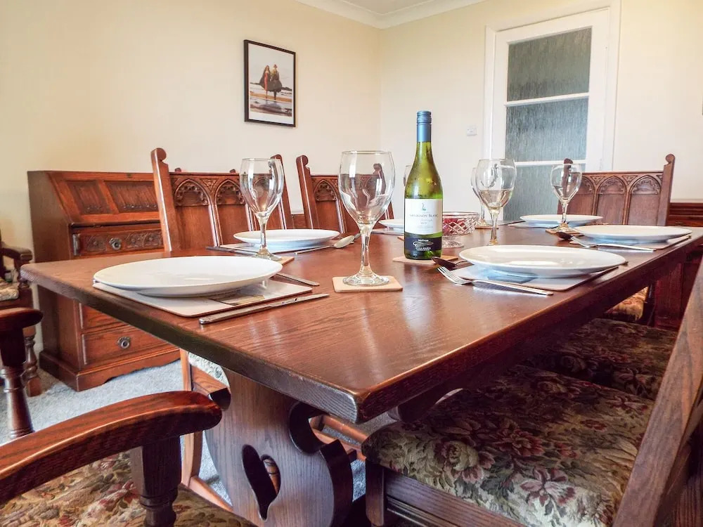 11 Broad Strand