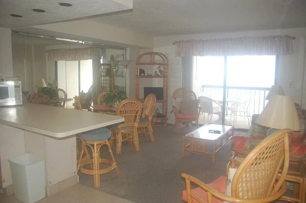 Crescent Towers I, Unit 403 - 1 Br Condo