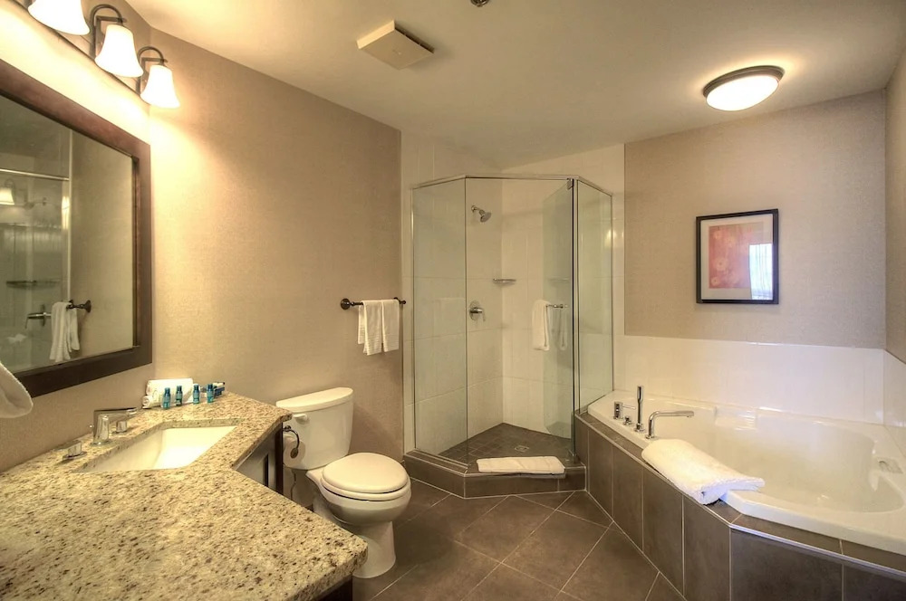 Grand Suites Grand Okanagan by KelownaGo