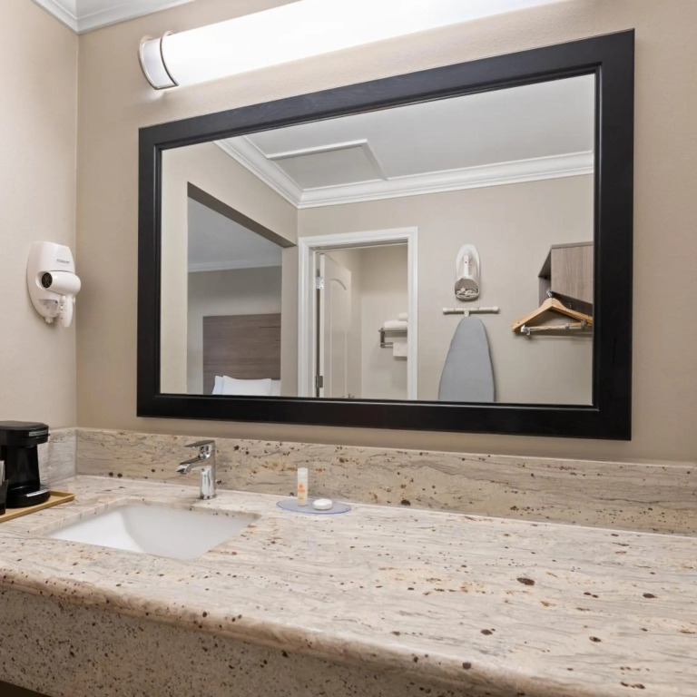 Solara Inn and Suites