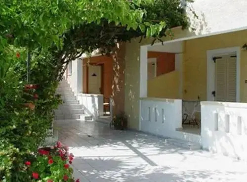 Dimitris Apartments