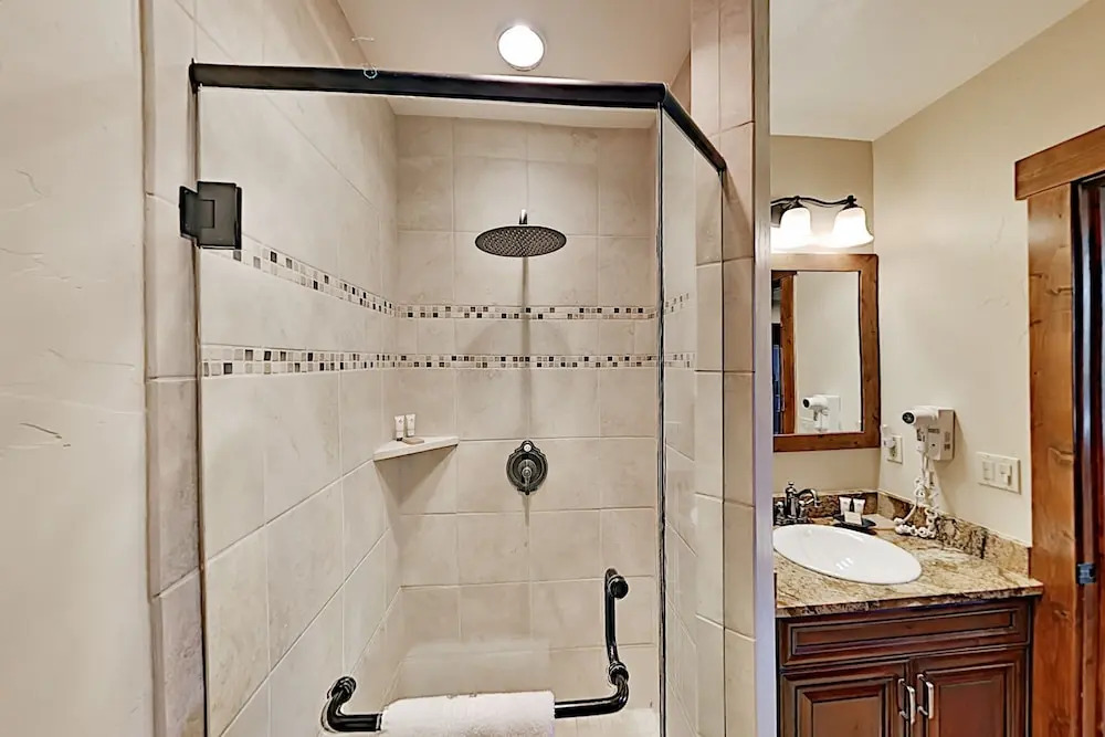 1891shrv 2 Bedroom Condo