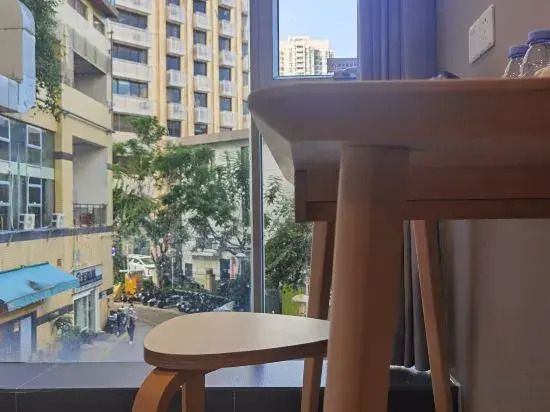 Yayuan Wenjin Hotel (Luohu Port Huangbeiling Subway Station Branch)