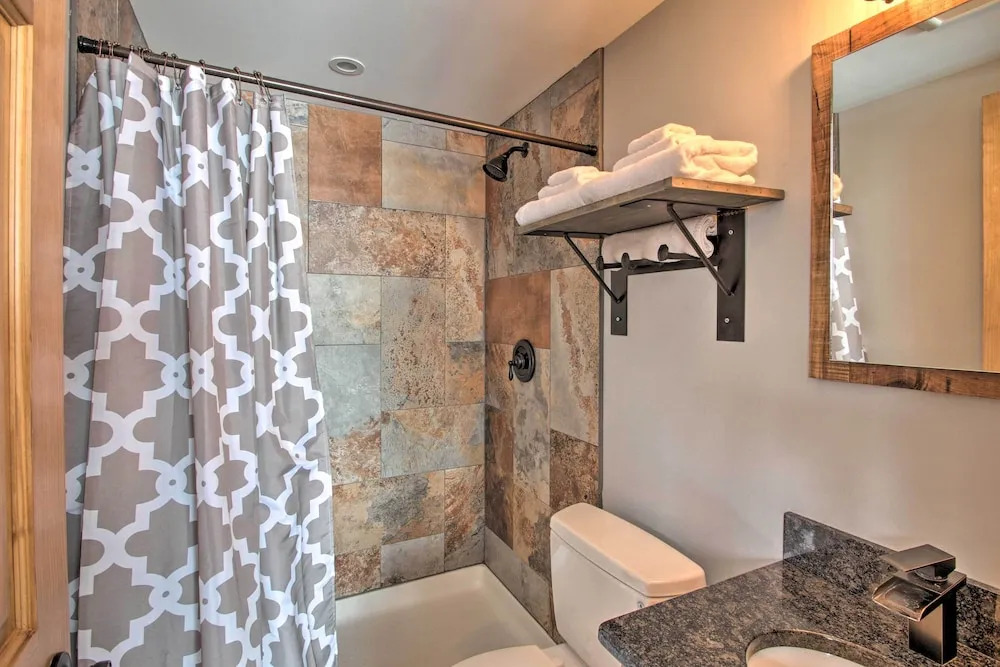 Slopeside Burke Mountain Condo w/ Fireplace!