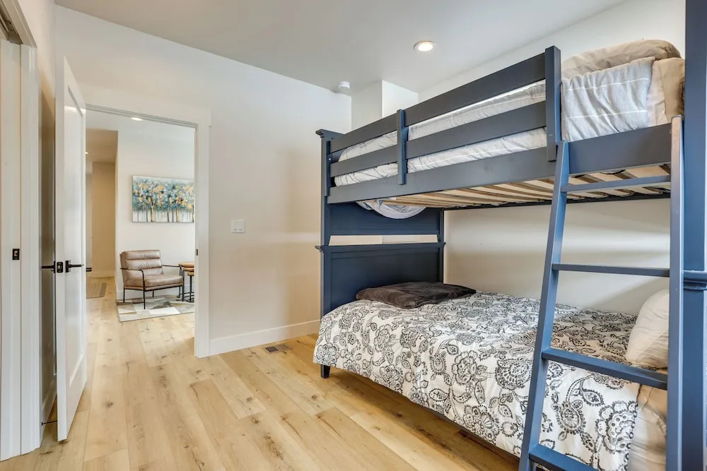 Sleek Fraser Townhome < 8 Mi to Winter Park!