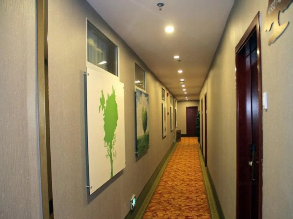 GreenTree Inn ChongQing Yuzhong LiangLuKou Subway Station Express Hotel