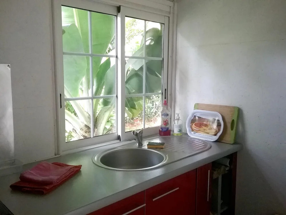 Studio in Saint pierre, With Enclosed Garden and Wifi Near the Beach