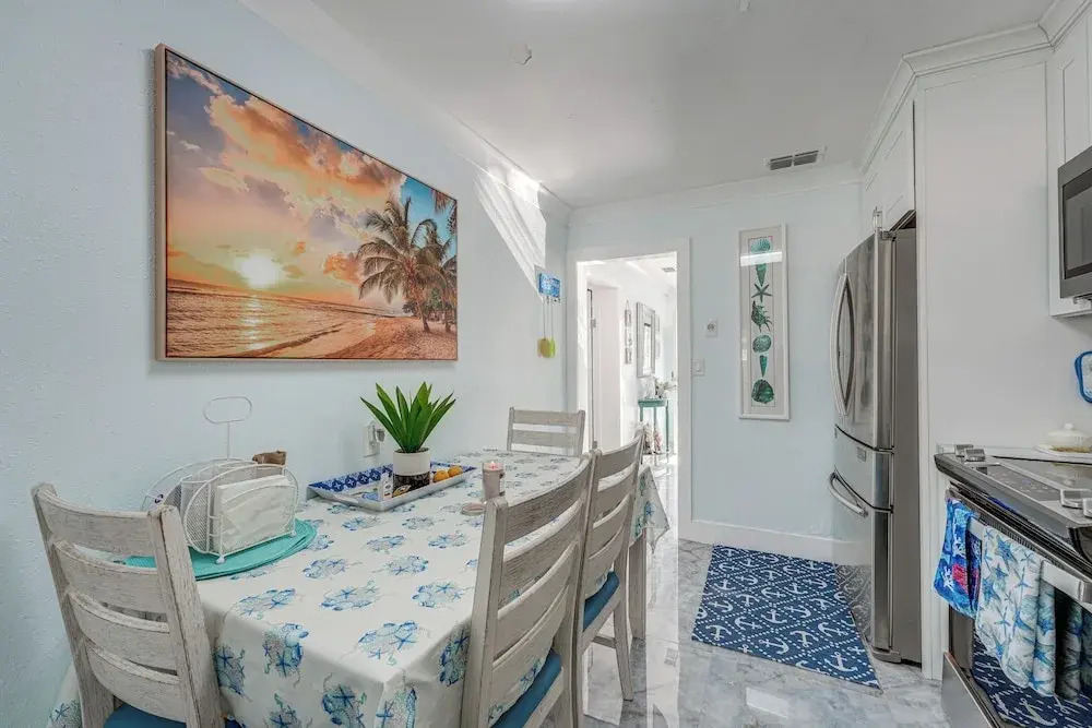 Steps to Madeira Beach! Modern Family Getaway