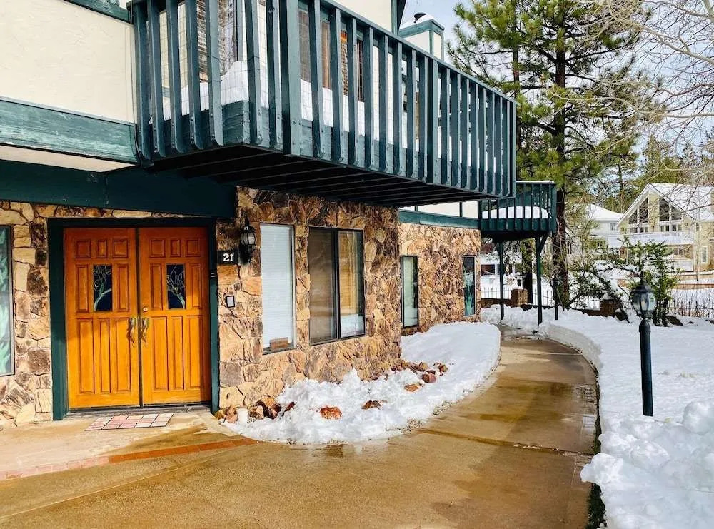 Lakefront Viking Oasis