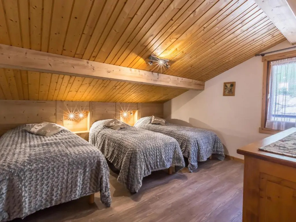 Chalet 4 ch, proche pistes, idéal familles/amis, WIFI - FR-1-437-56