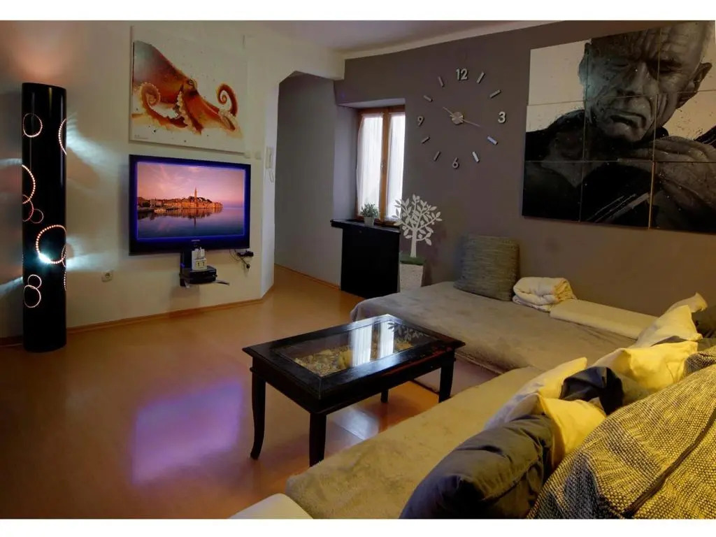 Old Town Art Apartment