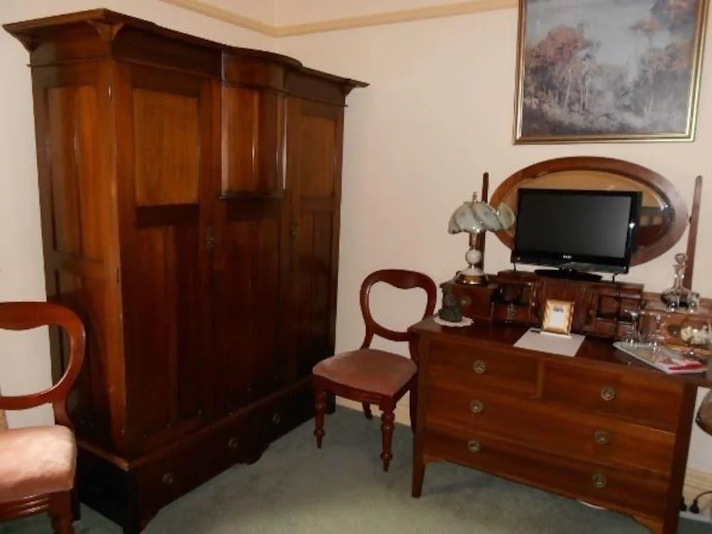 Lindsay House Guest House