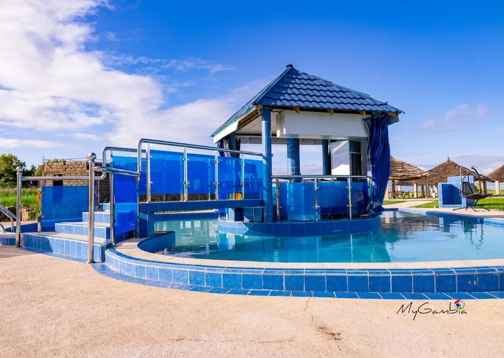 Lovely 13-bed Complex on Cape Point Beach, Bakau - Bojang River Lodge