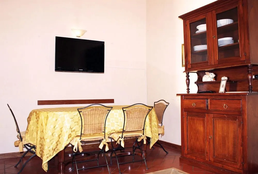 Costa San Giorgio Apartment by Mamo Florence