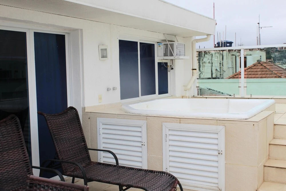 Pineapples F27 Copacabana Penthouse and Pool