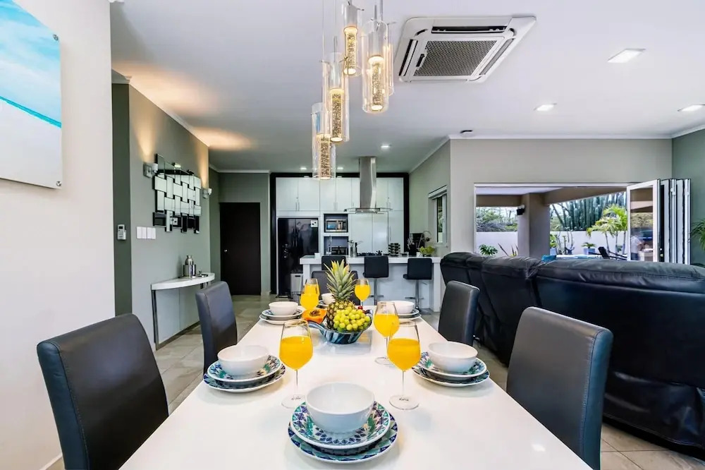 Luxury New 5 Location Pool Outdoor Kitchen