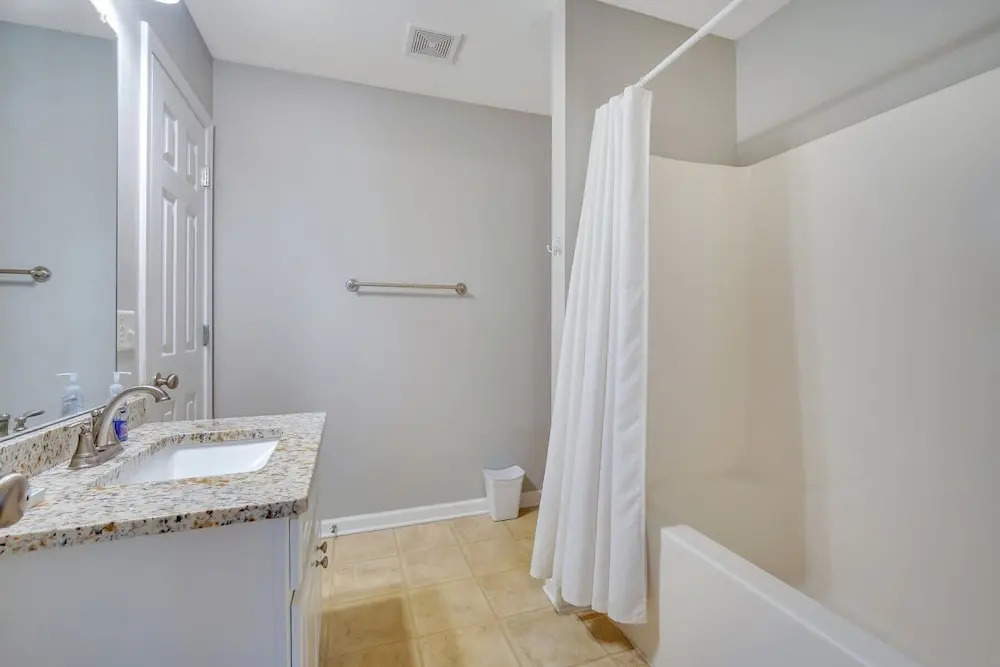 Charming Gray Home- 5 mins from GSU!