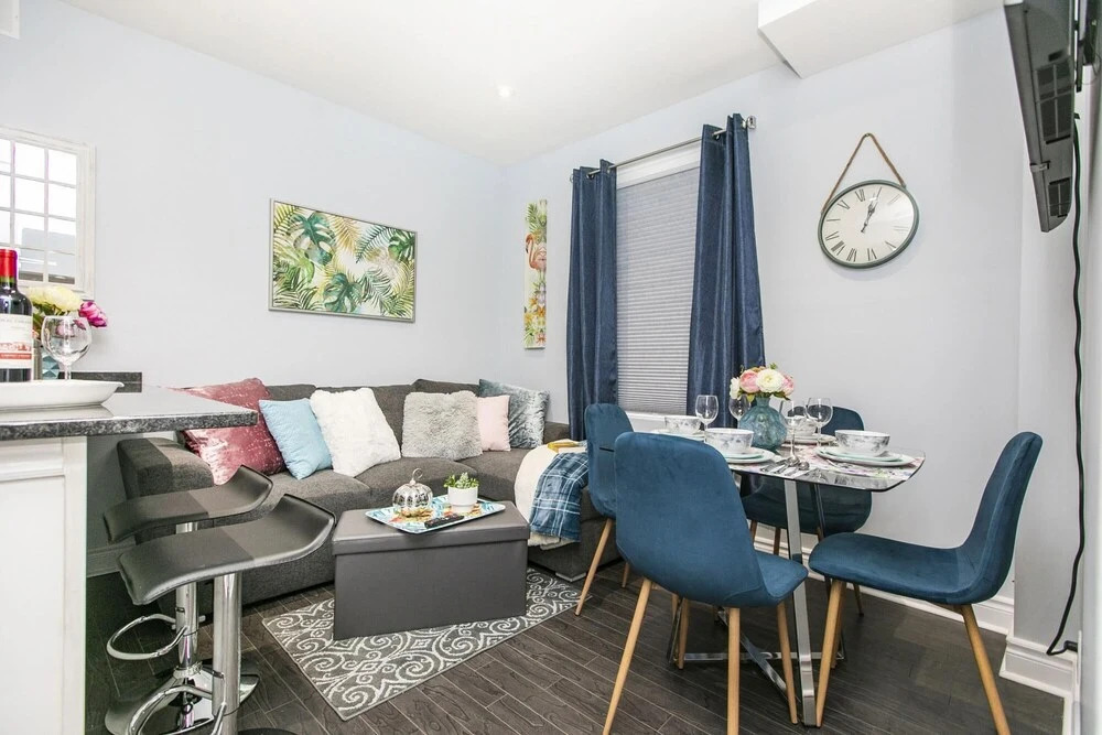 Newly Renovated - 2BR - Steps to Little Italy