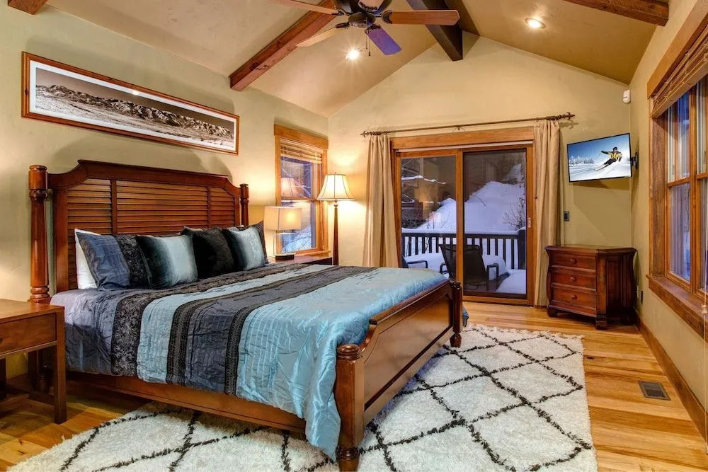 Upper Woodside Luxury 3 Bedroom Home
