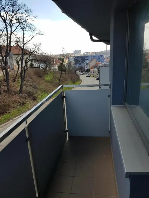 Newly Built Apartment 5 With Balcony Near Center