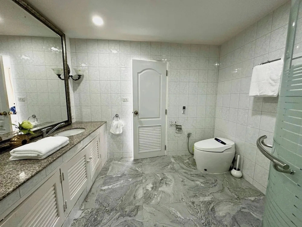 5 Bedrooms Villa 5 min walk to Bangtao beach