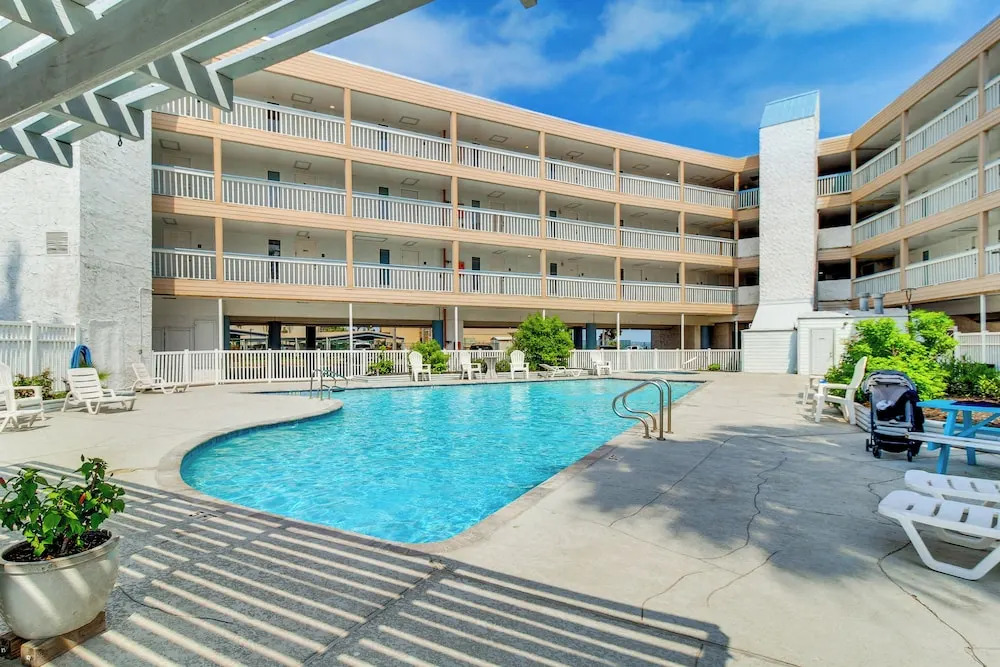 Balcony w/ Ocean View! North Beach 2nd-floor Condo