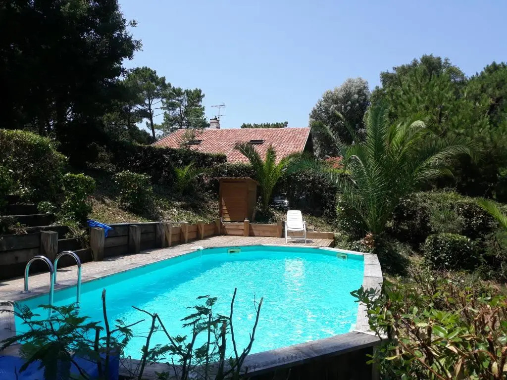 Villa L'OUSTAL avec piscine entre lac et océan pour 8-10 personnes