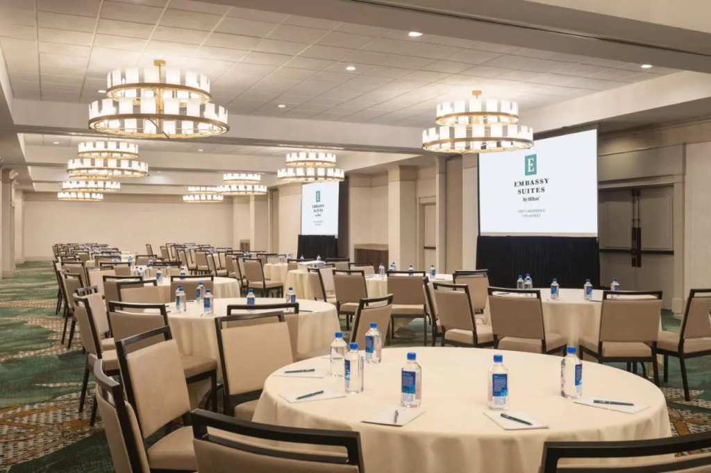 Отель Embassy Suites by Hilton Fort Lauderdale 17th Street