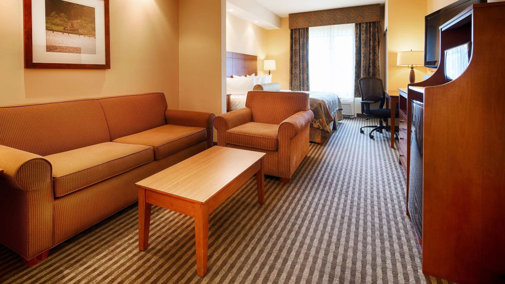 Best Western PLUS Westgate Inn and Suites