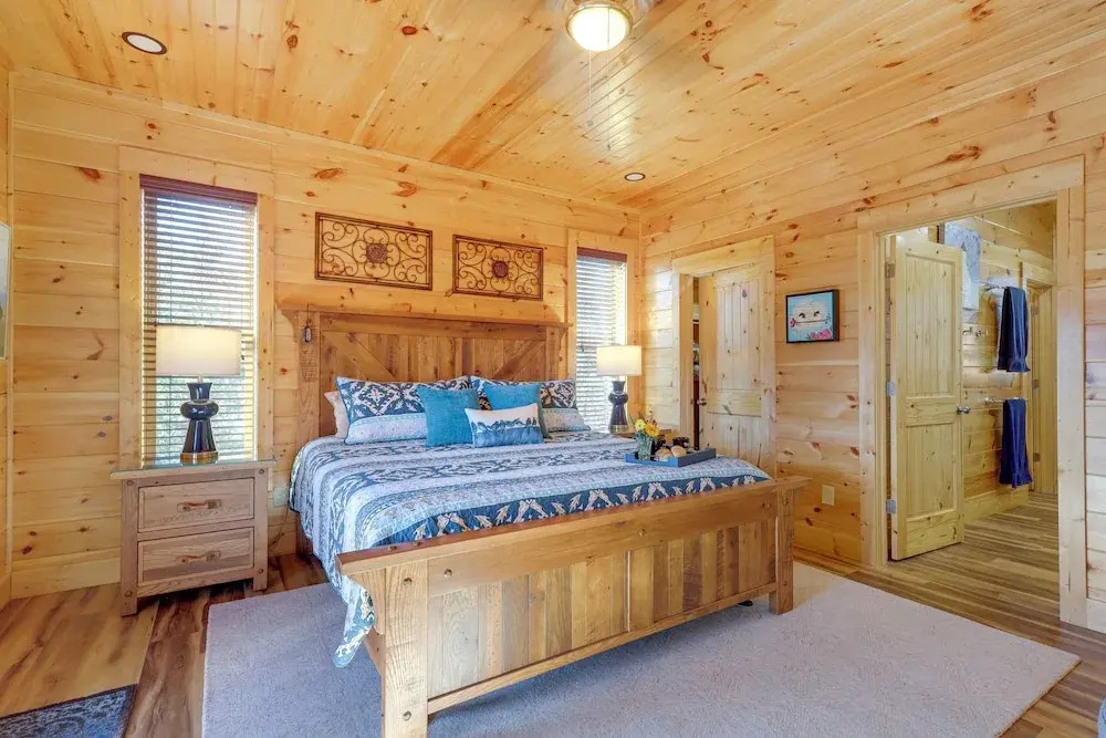 Majestic Mountain Views: Sevierville Escape!