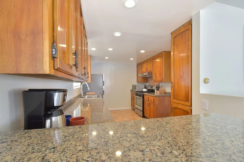 925 W Bay Ave 4 Bedroom Home