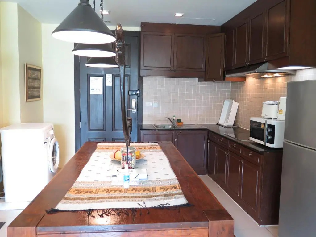 6-38 - 2 Bdr Condo With Balcony and Shared Pool